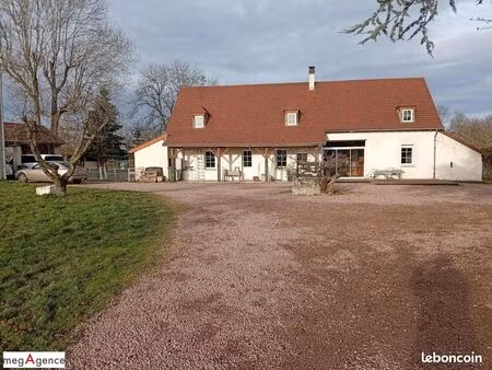 propriété 6 pièces 230 m²