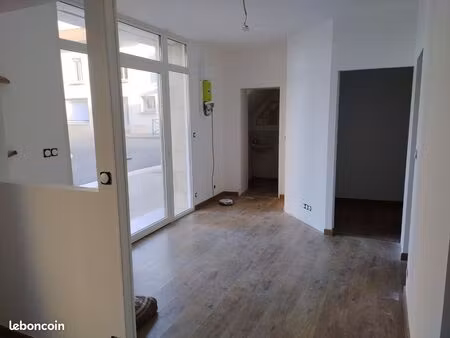 location studio accès pmr 50m2