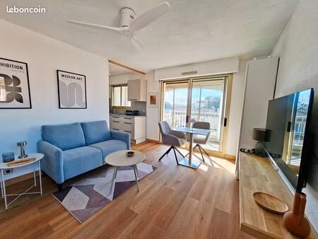 port fréjus - studio 28 m² lumineux + loggia parking cave