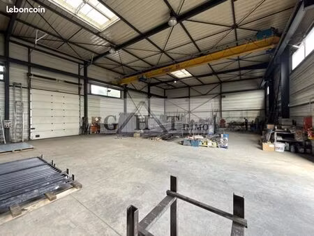 local industriel 561 m²
