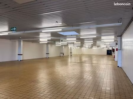 local commercial 902 m²