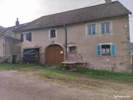 ferme individuelle terrain 1500m² 2 logements habitables  un à rénover  dépendances