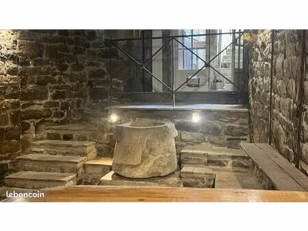 location local commercial