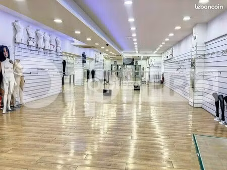 local commercial 607 m²