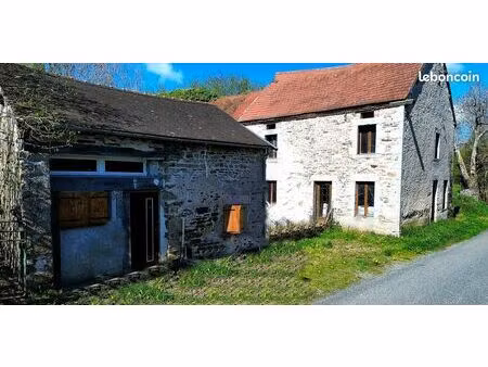 maison a restaurer de 67m² avec grange de 31m² maison mitoyenne sur un cote - terrain de 9