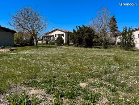 terrain 1 470 m² airoux