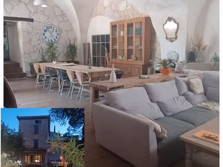 maison de village de caractère  220m2  terrasses  jardin  stationnements