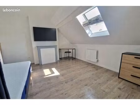 studio 25 m² - quartier calme - proximité gare  hôtel de ville & avenue d'arches