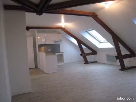 appartement mansardé - 2 chambres - centre rethel