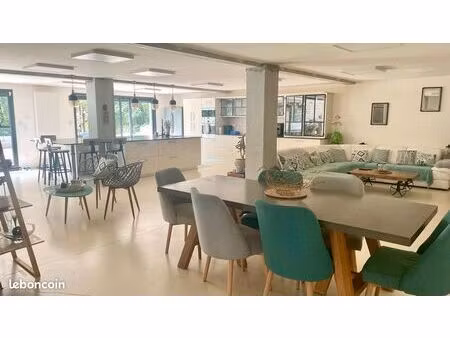 maison 7 pièces 219 m²