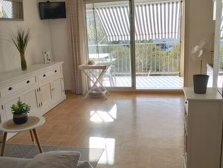 studio lumineux 20m2 + terrasse 8m2