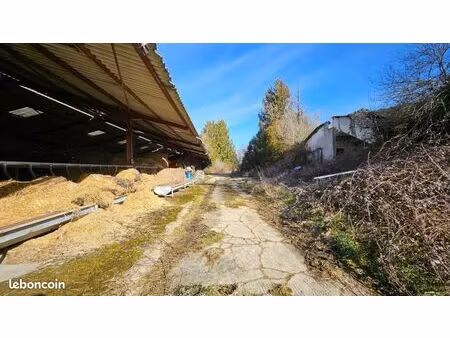ferme 4 pièces 1 050 m²