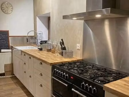 demeure de caractère au cœur du village médiéval de souvigny