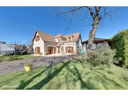 maison 9 pièces 159 m²