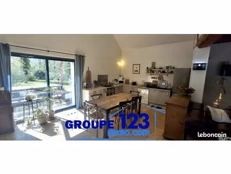 maison 9 pièces 225 m²