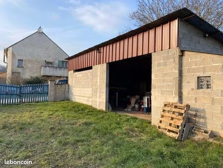 terrain constructible à côté de sens