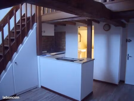 loue studio de 28m2 au centre ville d'avallon 89200.disponible fin mars 2026