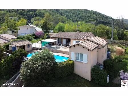 propriété 8 pièces 143 m²
