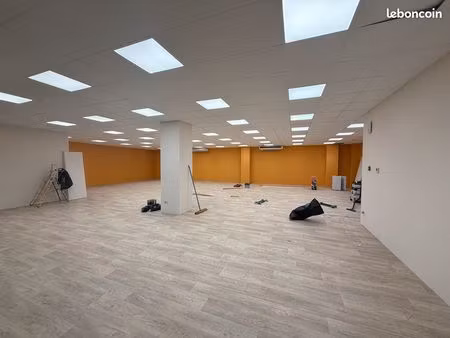 local commercial 240m² refait à neuf - centre valréas