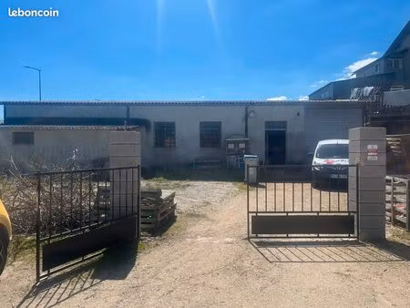 entrepot avec bureau