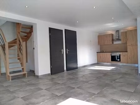 t5  avec cuisine  garage et climatisation