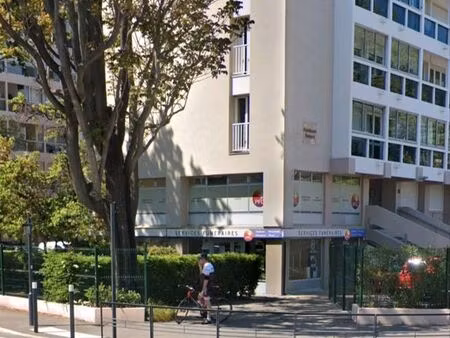 spécial investisseurs - local commercial loué sur avignon