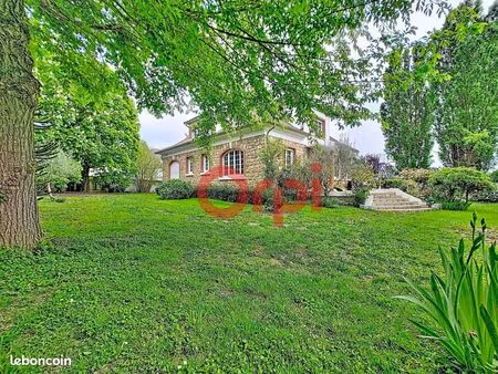 maison 8 pièces 243 m²