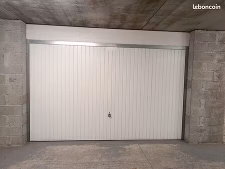 garage double 25 m2 dans résidence sécurisée