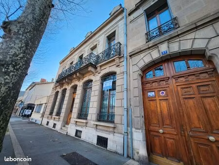 local commercial emplacement numéro 1