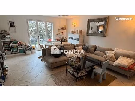 belle maison jumelée d’un côté  construite en 1986  120 m² : rdc entrée avec placard  séjo