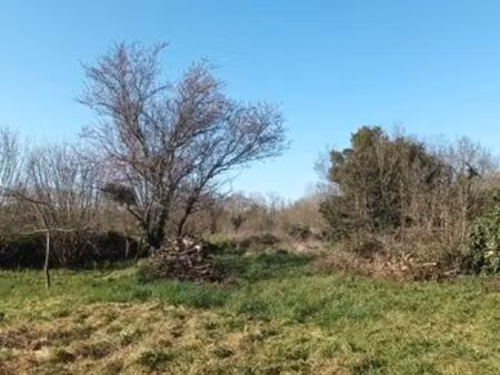 terrain 961 m2 aziré-benet