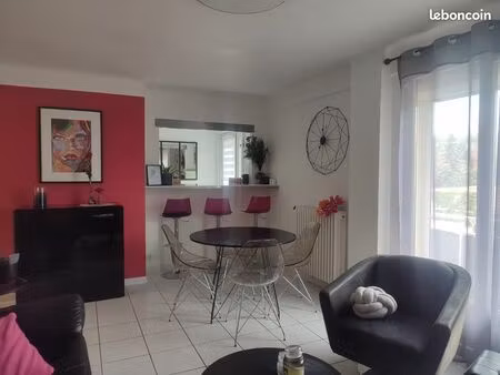 appartement avec balcon parking et cave