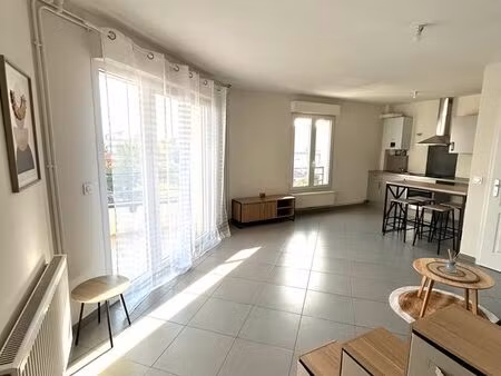 studio meublé 31m2 + balcon + parking