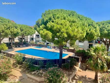 gruissan port  agréable t3 piscine duplex  terrasse avec piscine et 150 m de la plage