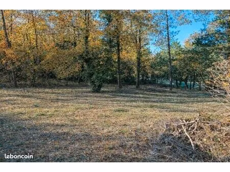 terrain 1 800 m² callian