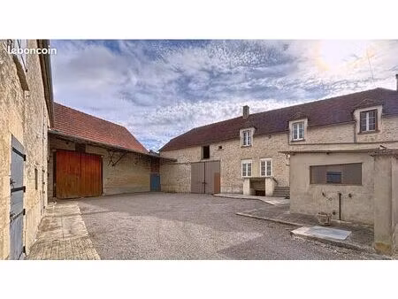 maison 138m² avec jardin de 2206m²  granges et dépendances