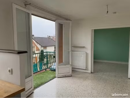 clamart beau t2 très lumineux avec balcon