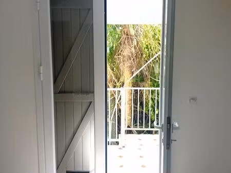 studio traversant de 32m2 en rez-de-chaussée