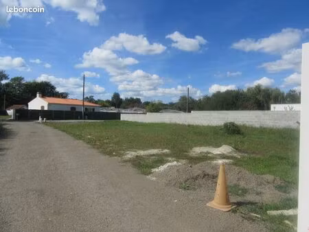 terrain viabilisé 619 m2