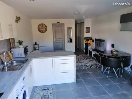 studio disponible au 1er mai