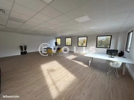 bureaux 196 m²