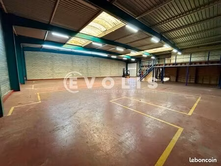 local d'activité 1 220 m²