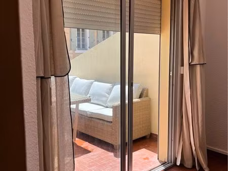 maison de village meublée avec terrasse – 2 chambres – disponible mai