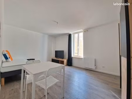 studio 28 m² - quartier calme - proximité gare  hôtel de ville & avenue d'arches