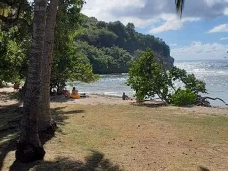 t2 avec jardin bord de mer