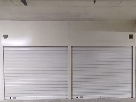 3 entrepôts  résidence récente sécurisée  idéal entreprises et investisseurs sans contrain