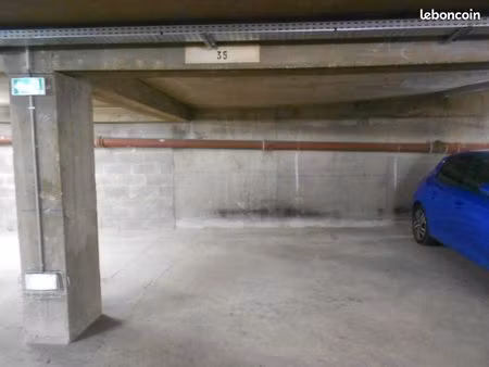 place de parking 13m2