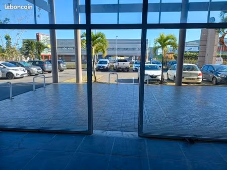 local 200 m² baie mahault