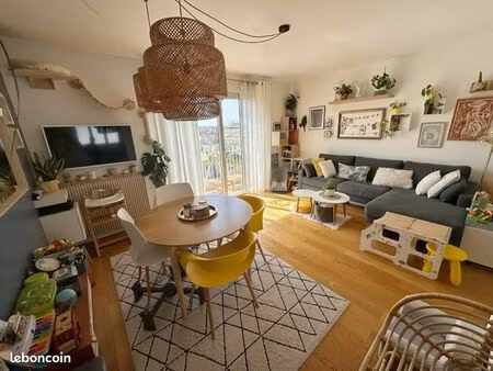 nanterre centre - beau 3 pièces traversant 68 m2  dernier étage  avec box et balcons