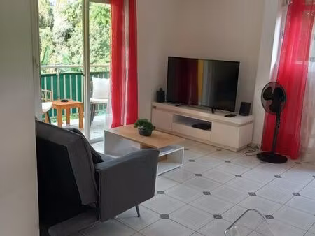 location grand t2 à sainte-anne